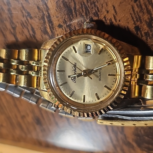 Women's Pierre Vallee Watch ⌚️ - Picture 2 of 6